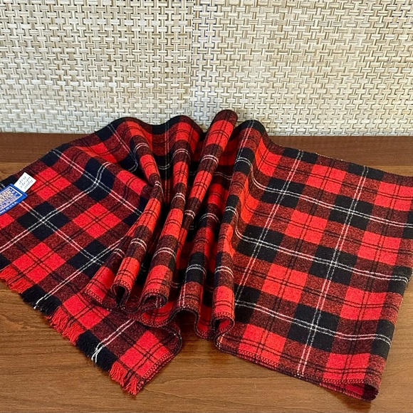 🌟HP🌟VTG 1980s 100% Virgin Wool Stewart Royal Modern Tartan Scarf USA - Picture 4 of 8
